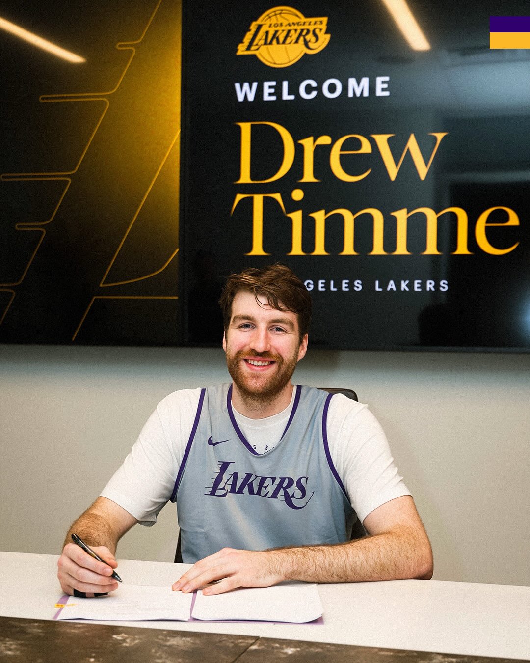 dieu-kien-dac-biet-di-kem-ban-hop-dong-cua-tan-binh-lakers-1