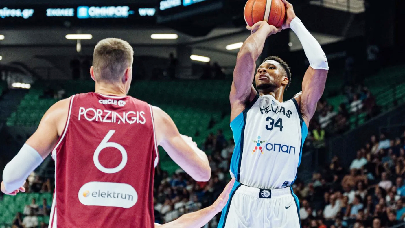 giannis-antetokounmpo-latvia-hy-lap-eurobasket-2025-1