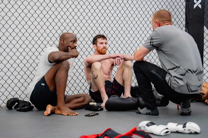 cory-sandhagen-chap-nhan-mau-me-ngo-ngan-de-tranh-dai-o-ufc-320-4